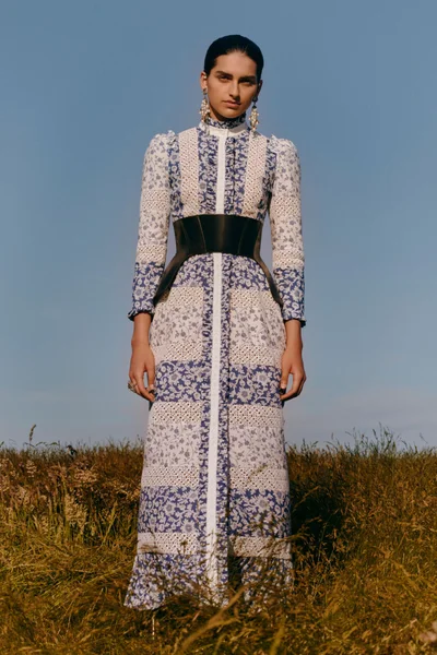 Look 16